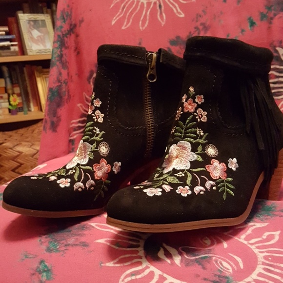 Boots - Picture 2 of 3